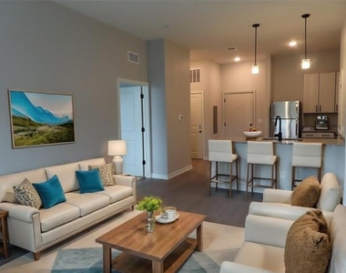 112 E Greenhill Lane - Photo Thumbnail 2