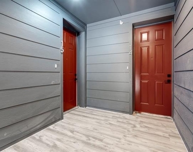 948 S Corinth Street - Photo Thumbnail 3