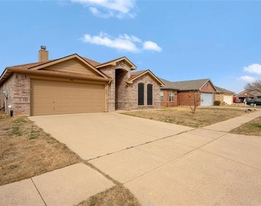4816 Sapphire Lane - Photo Thumbnail 2