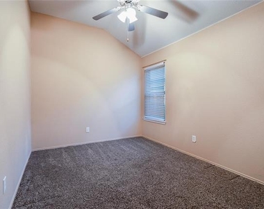 4816 Sapphire Lane - Photo Thumbnail 27