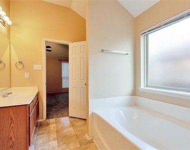 4816 Sapphire Lane - Photo Thumbnail 21