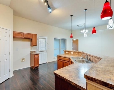 4816 Sapphire Lane - Photo Thumbnail 11