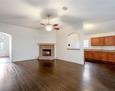 4816 Sapphire Lane - Photo Thumbnail 5