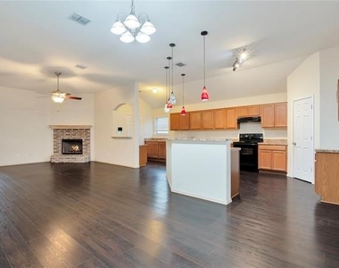4816 Sapphire Lane - Photo Thumbnail 7