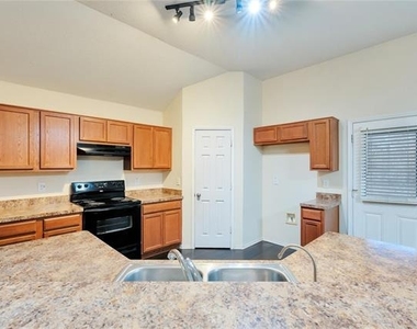 4816 Sapphire Lane - Photo Thumbnail 9