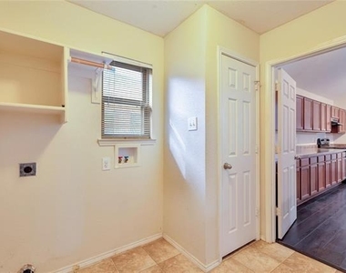 4816 Sapphire Lane - Photo Thumbnail 15