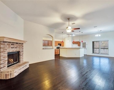 4816 Sapphire Lane - Photo Thumbnail 4