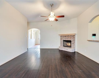 4816 Sapphire Lane - Photo Thumbnail 6