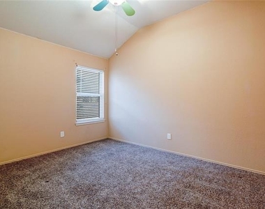 4816 Sapphire Lane - Photo Thumbnail 26