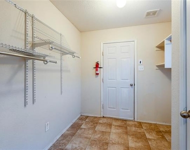 4816 Sapphire Lane - Photo Thumbnail 14