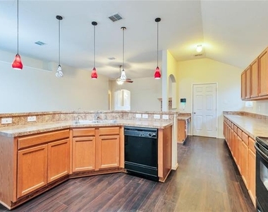 4816 Sapphire Lane - Photo Thumbnail 10