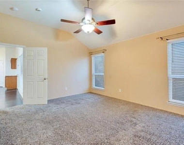 4816 Sapphire Lane - Photo Thumbnail 17