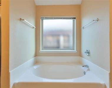 4816 Sapphire Lane - Photo Thumbnail 22