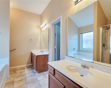 4816 Sapphire Lane - Photo Thumbnail 20