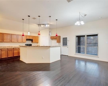 4816 Sapphire Lane - Photo Thumbnail 8