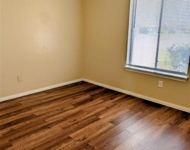 1841 Sage Drive - Photo Thumbnail 4