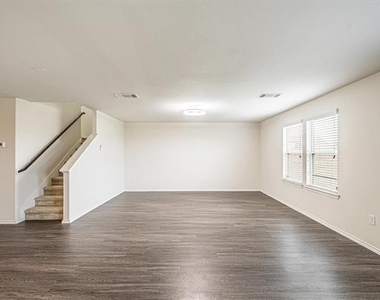 5007 Royal Amber Lane - Photo Thumbnail 6
