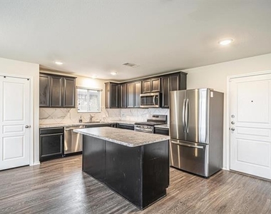 5007 Royal Amber Lane - Photo Thumbnail 14