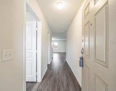 5007 Royal Amber Lane - Photo Thumbnail 4