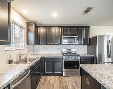 5007 Royal Amber Lane - Photo Thumbnail 17