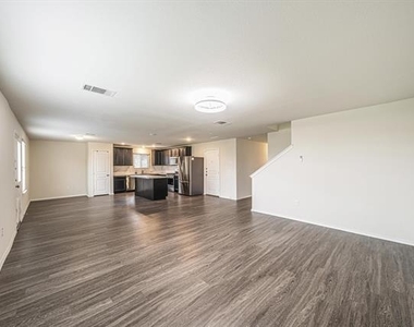 5007 Royal Amber Lane - Photo Thumbnail 8