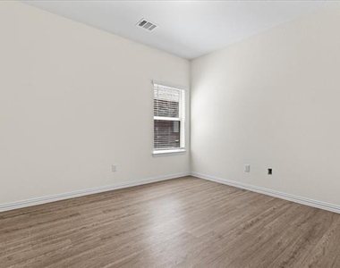 220 Camden Street - Photo Thumbnail 13