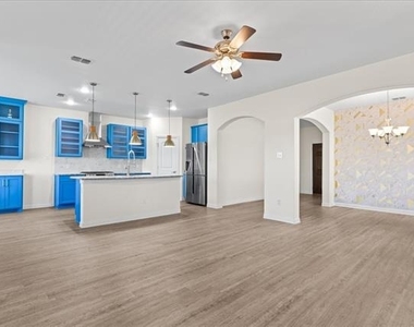 220 Camden Street - Photo Thumbnail 7