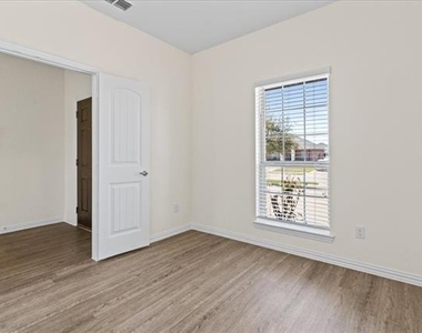220 Camden Street - Photo Thumbnail 3