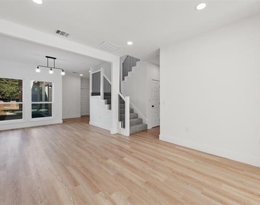 1412 Crosspointe Street - Photo Thumbnail 6