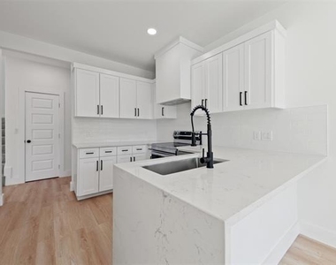 1412 Crosspointe Street - Photo Thumbnail 5