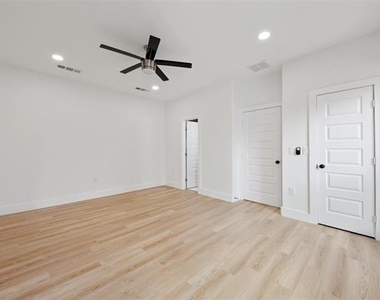 1412 Crosspointe Street - Photo Thumbnail 10