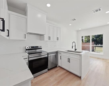 1412 Crosspointe Street - Photo Thumbnail 7