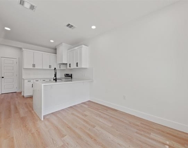1412 Crosspointe Street - Photo Thumbnail 12