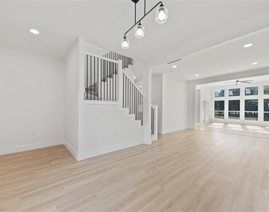 1412 Crosspointe Street - Photo Thumbnail 3