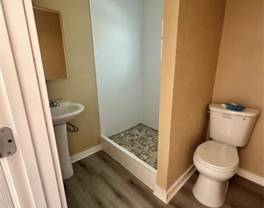 4101 N 19th Street - Photo Thumbnail 7