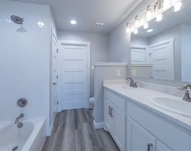 224 Patrick Street - Photo Thumbnail 6