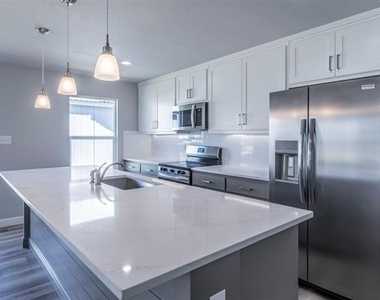 224 Patrick Street - Photo Thumbnail 3