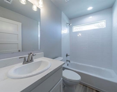224 Patrick Street - Photo Thumbnail 8