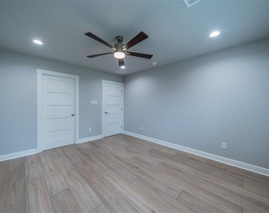 224 Patrick Street - Photo Thumbnail 12