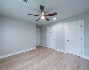 224 Patrick Street - Photo Thumbnail 16