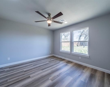 224 Patrick Street - Photo Thumbnail 9