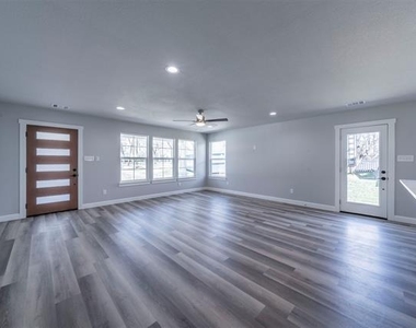 224 Patrick Street - Photo Thumbnail 2