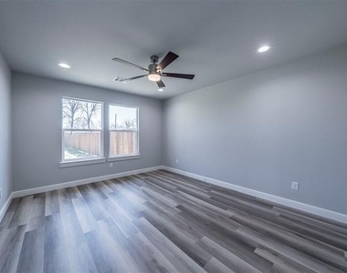 224 Patrick Street - Photo Thumbnail 5
