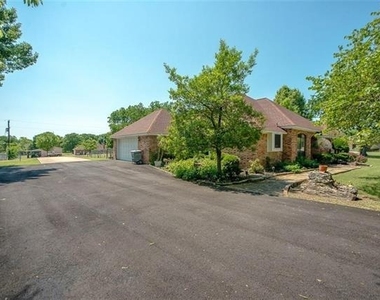 621 New Hope Road E - Photo Thumbnail 1