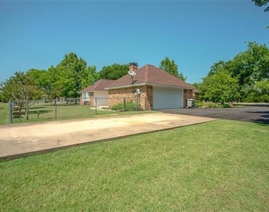 621 New Hope Road E - Photo Thumbnail 2