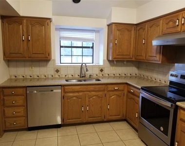 621 New Hope Road E - Photo Thumbnail 9