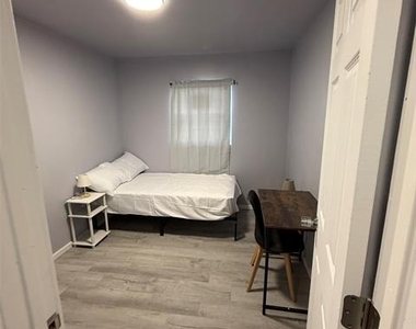 1713 Willow Street - Photo Thumbnail 3
