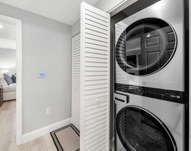 255 Evernia Street - Photo Thumbnail 18