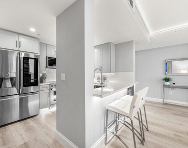 255 Evernia Street - Photo Thumbnail 4