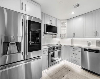 255 Evernia Street - Photo Thumbnail 6